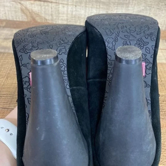 Betseyville Black Leather Star Strap Heels Womens 9M Slip On - Picture 15 of 15